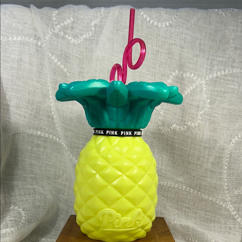 NWOT Pink Victoria’s Secret pineapple drinking cup